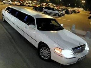 0 limuzyny001 lincoln town car white pearl 120