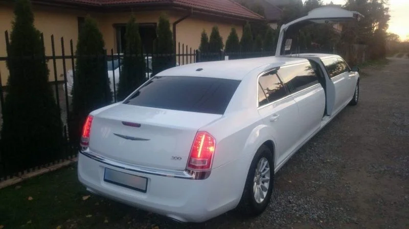 1 limuzyny003 chrysler 300 las vegas edition.