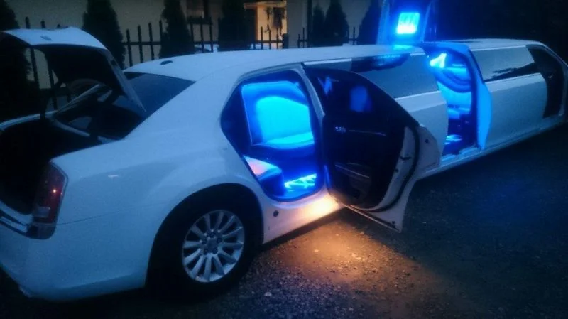 2 limuzyny003 chrysler 300 las vegas edition.